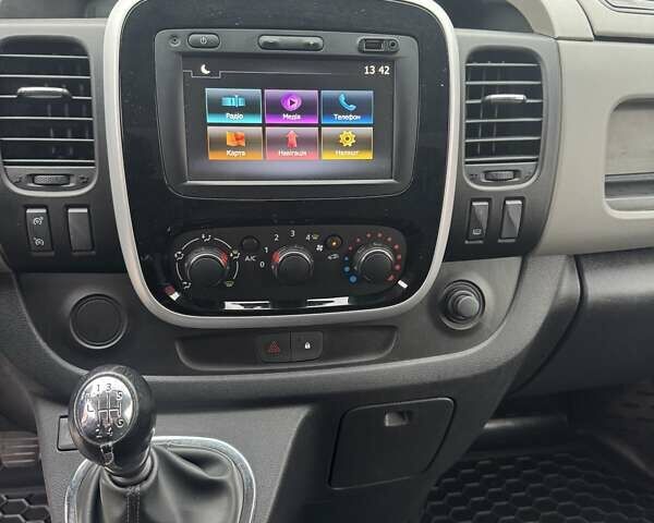 Білий Рено Трафік, об'ємом двигуна 1.6 л та пробігом 228 тис. км за 14800 $, фото 28 на Automoto.ua