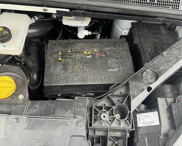 Білий Рено Трафік, об'ємом двигуна 1.6 л та пробігом 228 тис. км за 14800 $, фото 38 на Automoto.ua