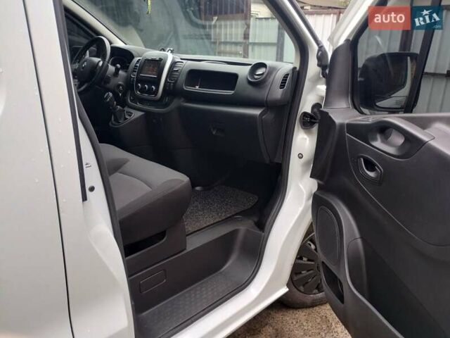 Белый Рено Трафик, объемом двигателя 1.6 л и пробегом 190 тыс. км за 14000 $, фото 12 на Automoto.ua