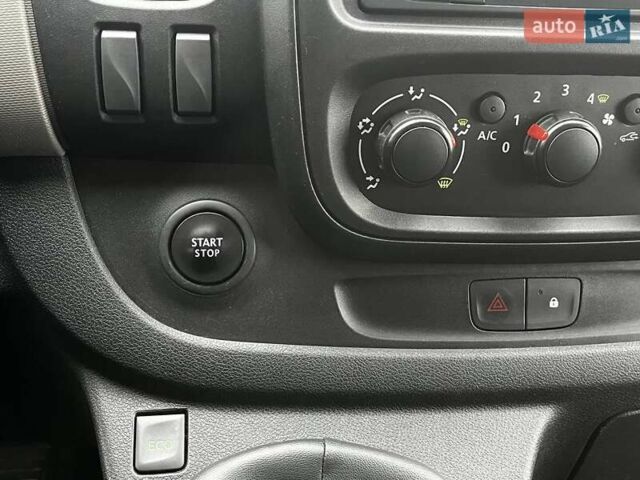 Белый Рено Трафик, объемом двигателя 1.6 л и пробегом 174 тыс. км за 15999 $, фото 22 на Automoto.ua