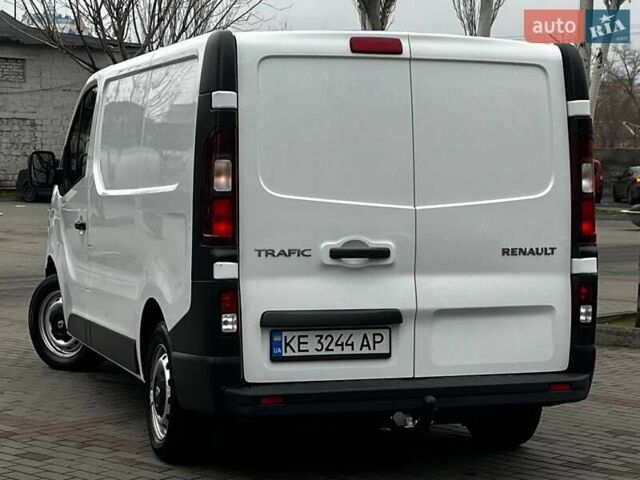Белый Рено Трафик, объемом двигателя 1.6 л и пробегом 174 тыс. км за 15999 $, фото 1 на Automoto.ua