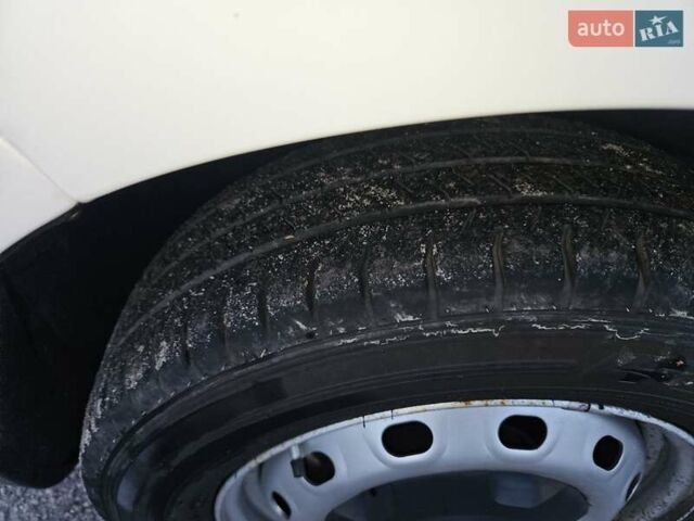 Белый Рено Трафик, объемом двигателя 1.6 л и пробегом 165 тыс. км за 15300 $, фото 4 на Automoto.ua