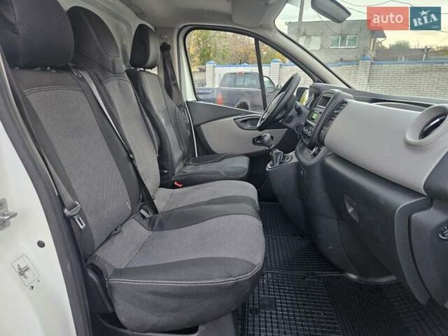 Белый Рено Трафик, объемом двигателя 1.6 л и пробегом 165 тыс. км за 15300 $, фото 14 на Automoto.ua