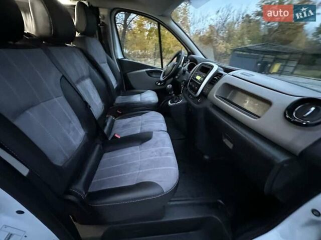 Белый Рено Трафик, объемом двигателя 1.6 л и пробегом 111 тыс. км за 19999 $, фото 64 на Automoto.ua