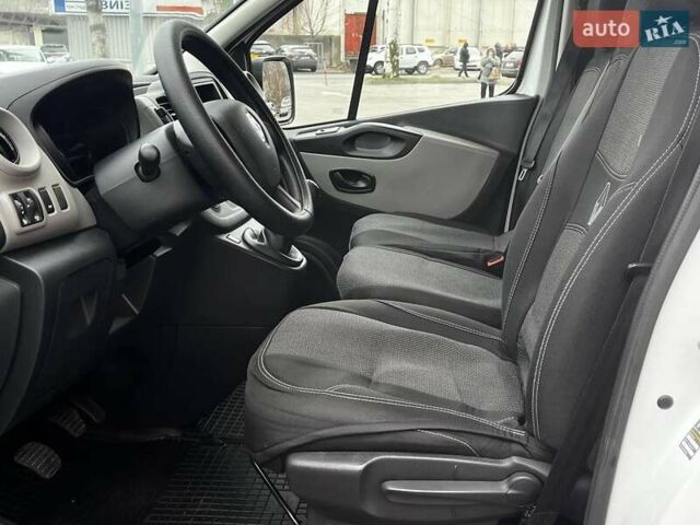 Белый Рено Трафик, объемом двигателя 1.6 л и пробегом 174 тыс. км за 15999 $, фото 13 на Automoto.ua