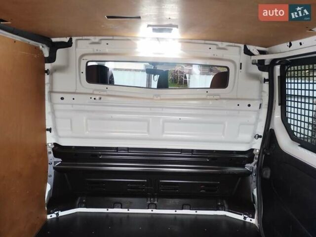 Белый Рено Трафик, объемом двигателя 1.6 л и пробегом 190 тыс. км за 14000 $, фото 21 на Automoto.ua