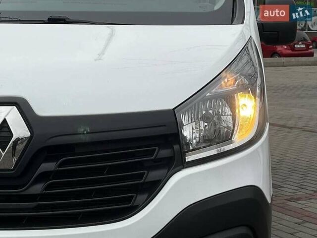 Белый Рено Трафик, объемом двигателя 1.6 л и пробегом 174 тыс. км за 15999 $, фото 12 на Automoto.ua