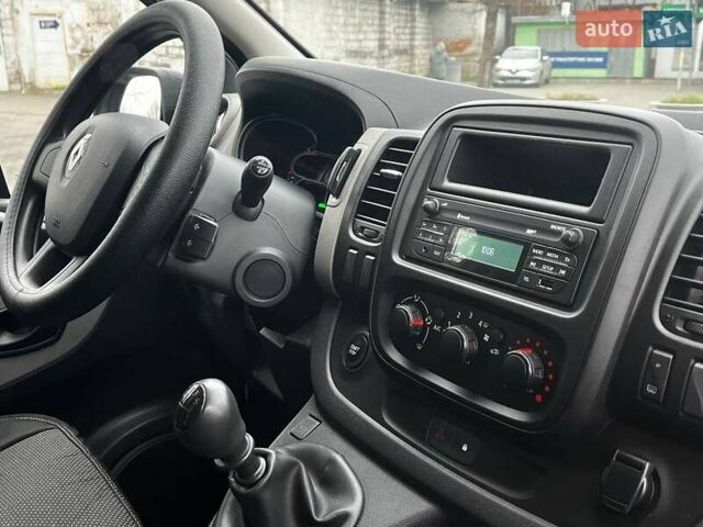 Белый Рено Трафик, объемом двигателя 1.6 л и пробегом 174 тыс. км за 15999 $, фото 19 на Automoto.ua