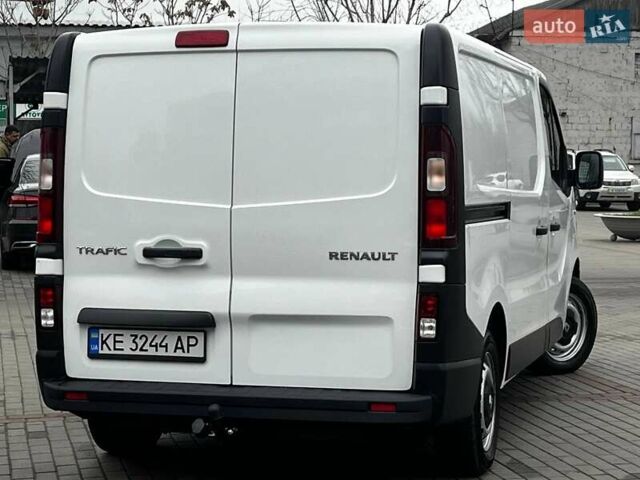 Белый Рено Трафик, объемом двигателя 1.6 л и пробегом 174 тыс. км за 15999 $, фото 4 на Automoto.ua