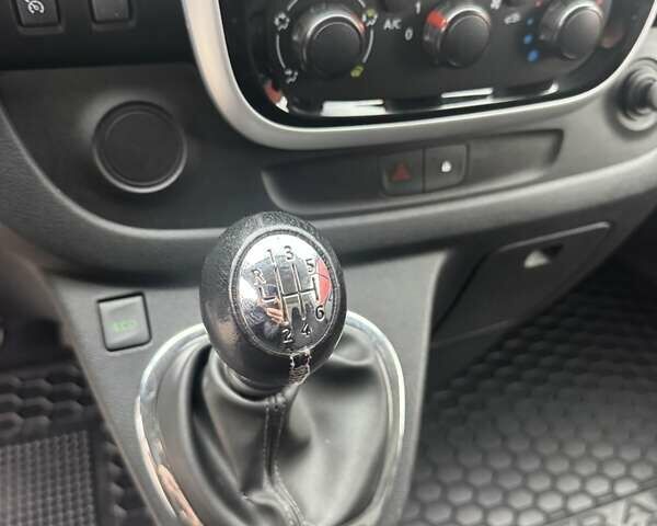 Білий Рено Трафік, об'ємом двигуна 1.6 л та пробігом 228 тис. км за 14800 $, фото 23 на Automoto.ua