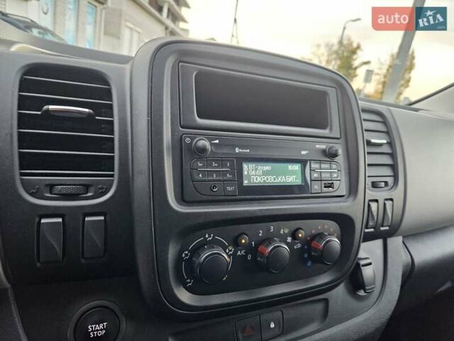 Белый Рено Трафик, объемом двигателя 1.6 л и пробегом 165 тыс. км за 15300 $, фото 16 на Automoto.ua