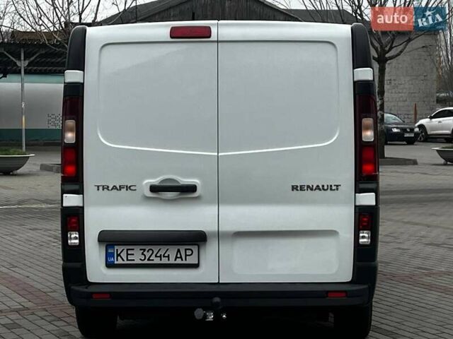 Белый Рено Трафик, объемом двигателя 1.6 л и пробегом 174 тыс. км за 15999 $, фото 5 на Automoto.ua