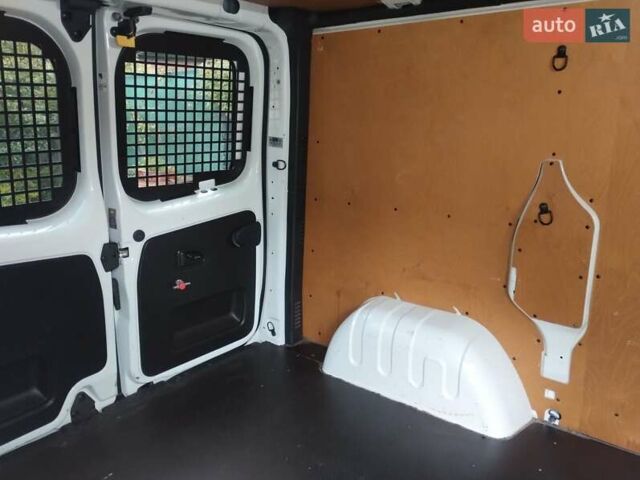 Белый Рено Трафик, объемом двигателя 1.6 л и пробегом 190 тыс. км за 14000 $, фото 15 на Automoto.ua