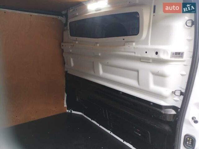 Белый Рено Трафик, объемом двигателя 1.6 л и пробегом 190 тыс. км за 14000 $, фото 14 на Automoto.ua