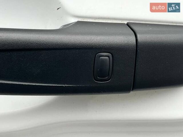 Белый Рено Трафик, объемом двигателя 1.6 л и пробегом 174 тыс. км за 15999 $, фото 10 на Automoto.ua