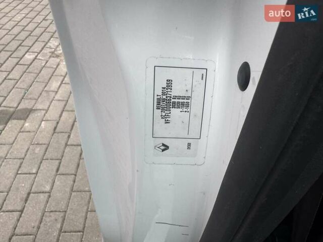 Білий Рено Трафік, об'ємом двигуна 1.6 л та пробігом 228 тис. км за 14800 $, фото 39 на Automoto.ua