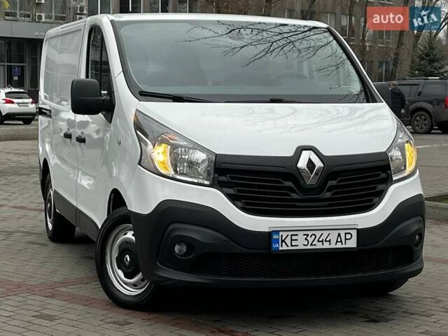 Белый Рено Трафик, объемом двигателя 1.6 л и пробегом 174 тыс. км за 15999 $, фото 2 на Automoto.ua