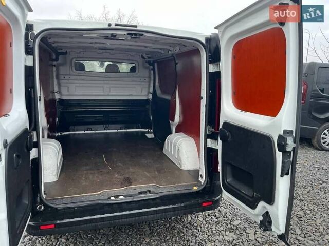 Белый Рено Трафик, объемом двигателя 2 л и пробегом 264 тыс. км за 16200 $, фото 13 на Automoto.ua