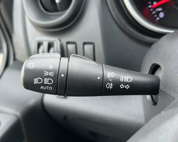 Белый Рено Трафик, объемом двигателя 2 л и пробегом 168 тыс. км за 18950 $, фото 24 на Automoto.ua