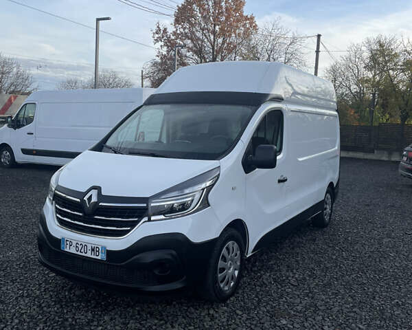 Белый Рено Трафик, объемом двигателя 2 л и пробегом 205 тыс. км за 16999 $, фото 1 на Automoto.ua