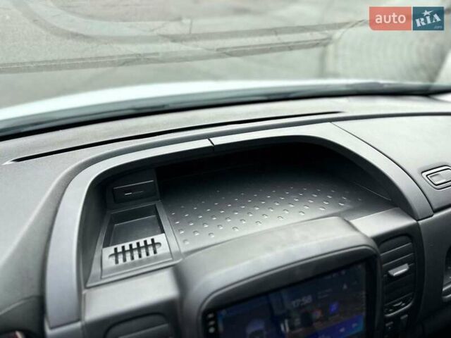 Білий Рено Трафік, об'ємом двигуна 2 л та пробігом 207 тис. км за 18100 $, фото 25 на Automoto.ua