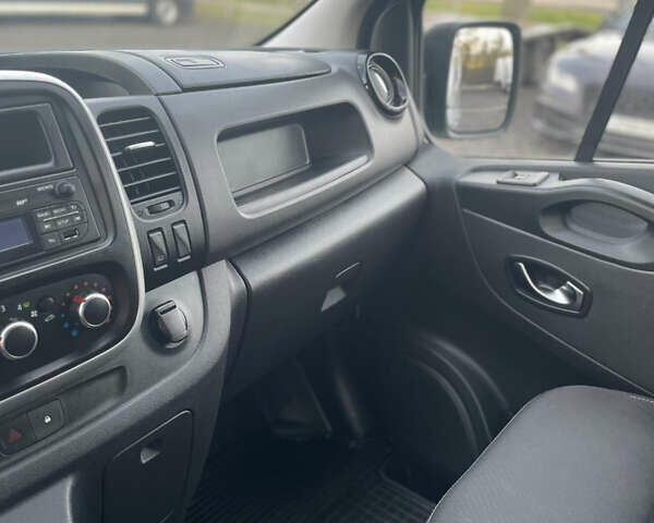 Белый Рено Трафик, объемом двигателя 2 л и пробегом 205 тыс. км за 16999 $, фото 23 на Automoto.ua