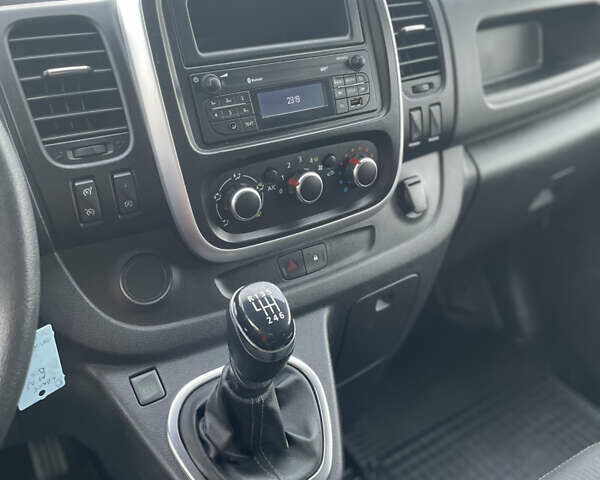 Белый Рено Трафик, объемом двигателя 2 л и пробегом 205 тыс. км за 16999 $, фото 22 на Automoto.ua