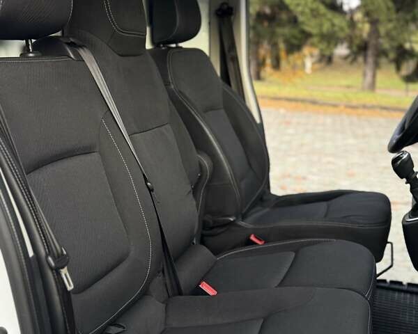Білий Рено Трафік, об'ємом двигуна 1.6 л та пробігом 206 тис. км за 16100 $, фото 53 на Automoto.ua
