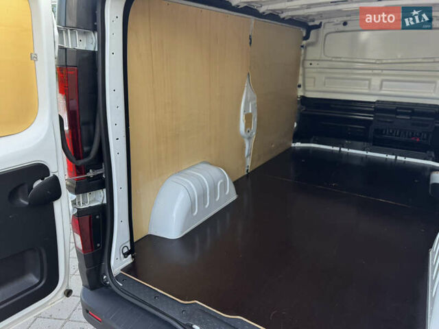 Белый Рено Трафик, объемом двигателя 2 л и пробегом 96 тыс. км за 20550 $, фото 24 на Automoto.ua