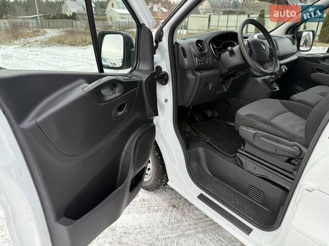 Белый Рено Трафик, объемом двигателя 2 л и пробегом 50 тыс. км за 21300 $, фото 12 на Automoto.ua