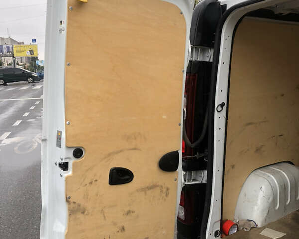 Білий Рено Трафік, об'ємом двигуна 2 л та пробігом 257 тис. км за 16800 $, фото 5 на Automoto.ua