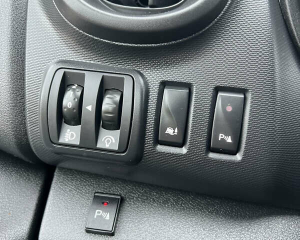 Белый Рено Трафик, объемом двигателя 2 л и пробегом 168 тыс. км за 18950 $, фото 25 на Automoto.ua