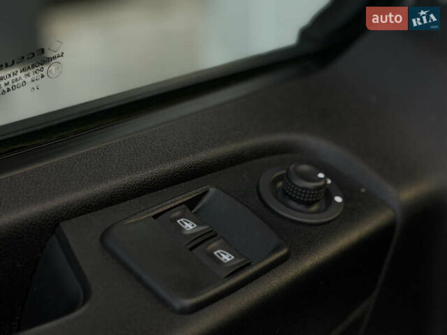 Белый Рено Трафик, объемом двигателя 2 л и пробегом 118 тыс. км за 18700 $, фото 46 на Automoto.ua