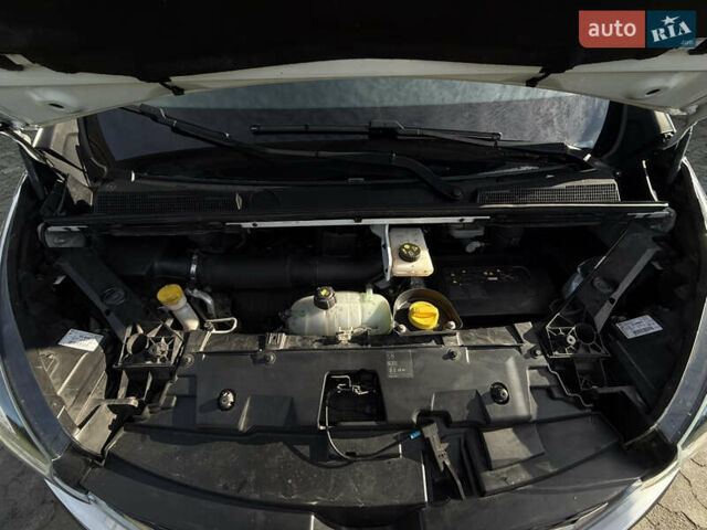 Белый Рено Трафик, объемом двигателя 2 л и пробегом 185 тыс. км за 16250 $, фото 19 на Automoto.ua