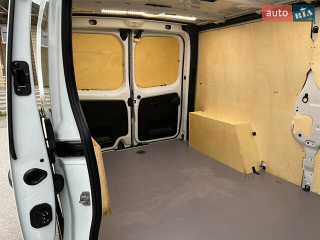 Белый Рено Трафик, объемом двигателя 2 л и пробегом 168 тыс. км за 18950 $, фото 11 на Automoto.ua