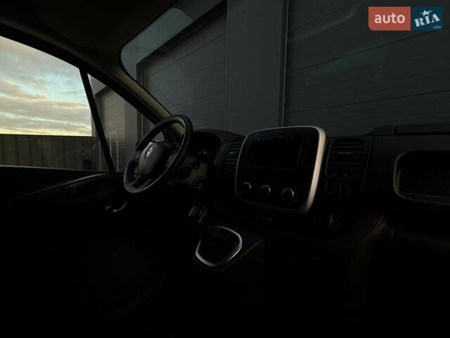 Белый Рено Трафик, объемом двигателя 2 л и пробегом 118 тыс. км за 18700 $, фото 52 на Automoto.ua