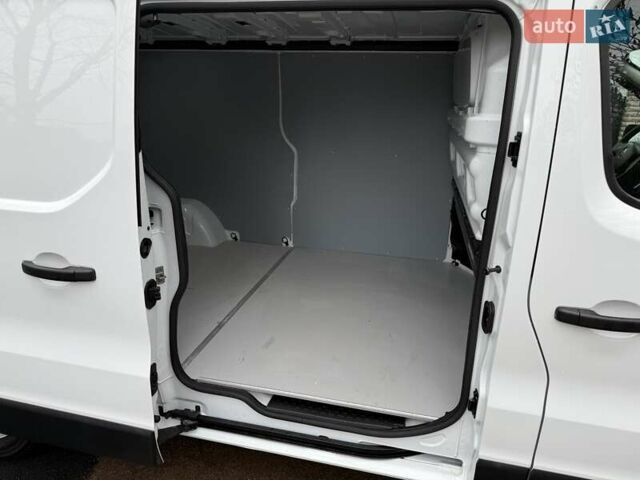 Белый Рено Трафик, объемом двигателя 2 л и пробегом 49 тыс. км за 21000 $, фото 9 на Automoto.ua