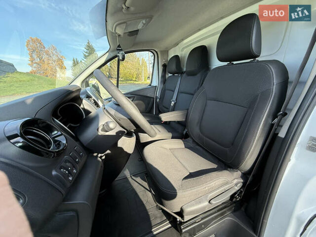 Белый Рено Трафик, объемом двигателя 2 л и пробегом 185 тыс. км за 16250 $, фото 12 на Automoto.ua