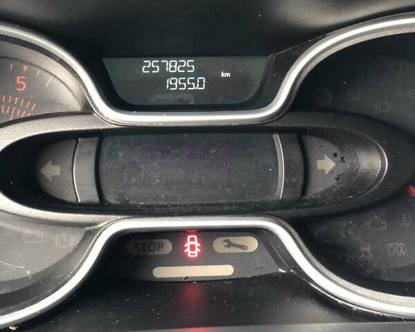 Білий Рено Трафік, об'ємом двигуна 2 л та пробігом 257 тис. км за 16800 $, фото 15 на Automoto.ua