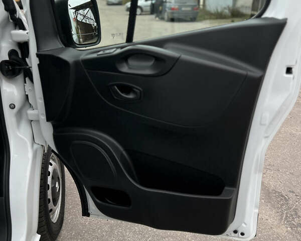 Белый Рено Трафик, объемом двигателя 2 л и пробегом 168 тыс. км за 18950 $, фото 13 на Automoto.ua