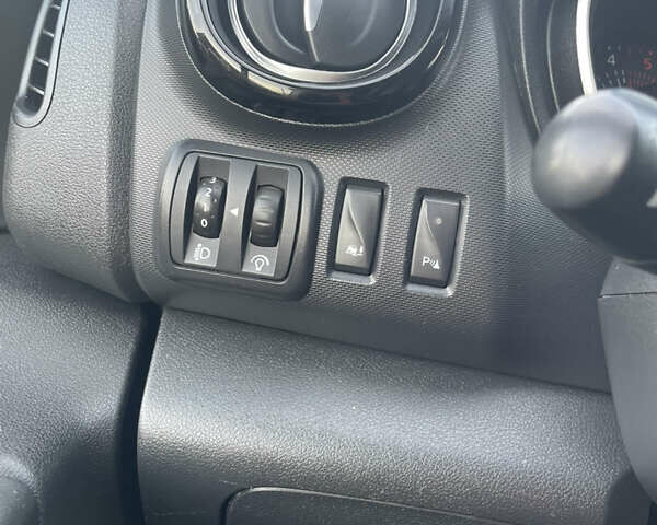 Белый Рено Трафик, объемом двигателя 2 л и пробегом 205 тыс. км за 16999 $, фото 25 на Automoto.ua