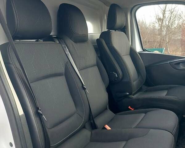 Белый Рено Трафик, объемом двигателя 2 л и пробегом 185 тыс. км за 17300 $, фото 27 на Automoto.ua