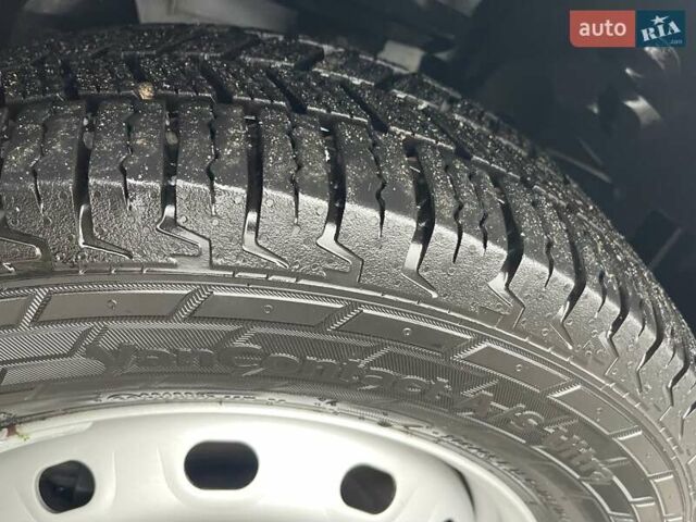 Білий Рено Трафік, об'ємом двигуна 2 л та пробігом 45 тис. км за 18900 $, фото 11 на Automoto.ua