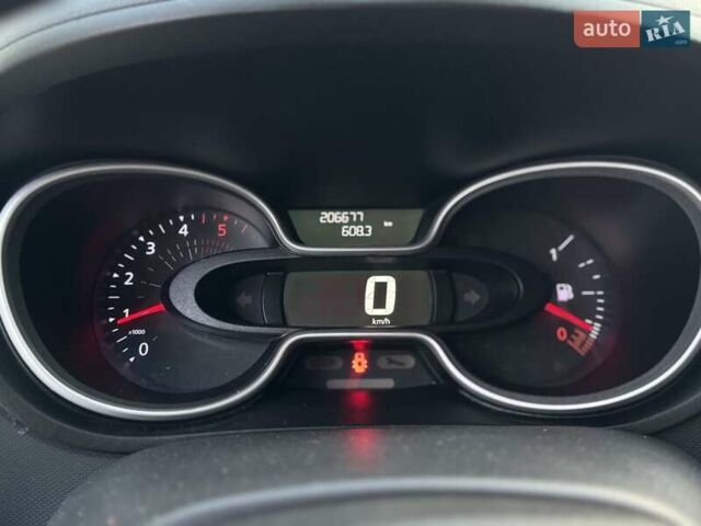 Білий Рено Трафік, об'ємом двигуна 1.6 л та пробігом 206 тис. км за 16100 $, фото 25 на Automoto.ua