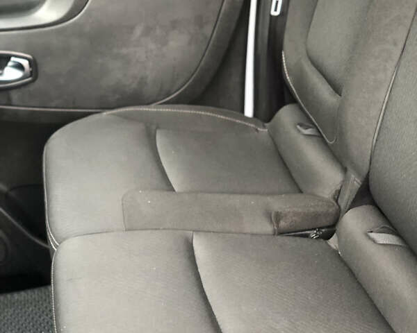 Білий Рено Трафік, об'ємом двигуна 2 л та пробігом 257 тис. км за 16800 $, фото 17 на Automoto.ua