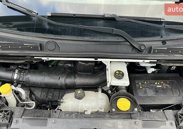 Белый Рено Трафик, объемом двигателя 2 л и пробегом 201 тыс. км за 16200 $, фото 49 на Automoto.ua