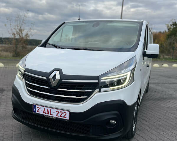 Белый Рено Трафик, объемом двигателя 2 л и пробегом 201 тыс. км за 16200 $, фото 2 на Automoto.ua