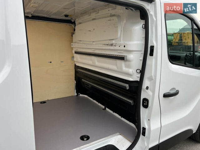Белый Рено Трафик, объемом двигателя 2 л и пробегом 168 тыс. км за 18950 $, фото 12 на Automoto.ua