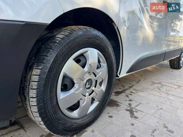 Білий Рено Трафік, об'ємом двигуна 2 л та пробігом 264 тис. км за 15900 $, фото 9 на Automoto.ua