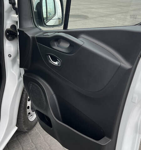 Белый Рено Трафик, объемом двигателя 2 л и пробегом 201 тыс. км за 16200 $, фото 52 на Automoto.ua